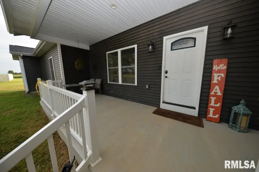 17359 Log Cabin Road, Ewing, IL 62836 - Image #3