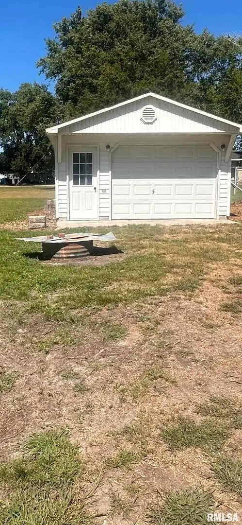 307 S Cherry Street, Iuka, IL 62849 - #2