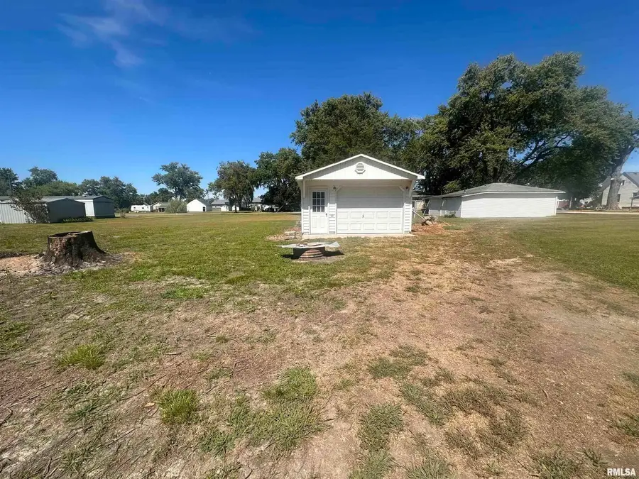 307 S Cherry Street, Iuka, IL 62849 - #3