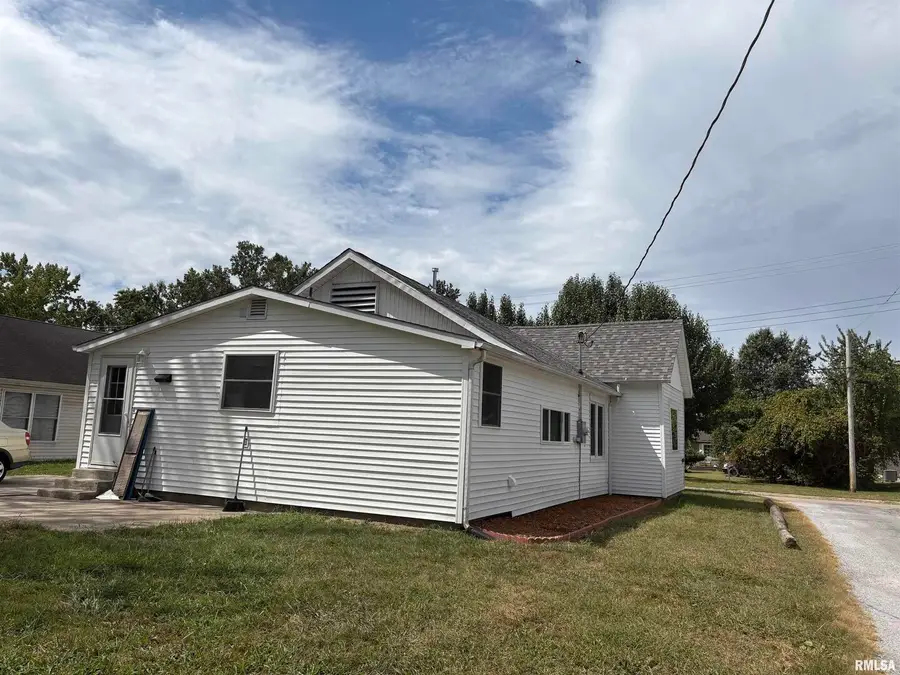 504 Mulberry Street, Carterville, IL 62918 - #3