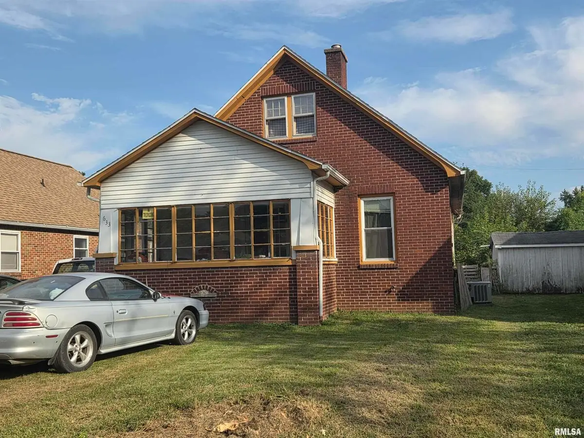 633 Oak Street, Carmi, IL 62821 - Image #1