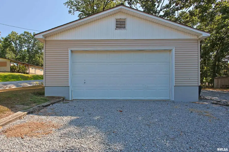 12808 N Shoreland Drive, Marion, IL 62959 - Image #2