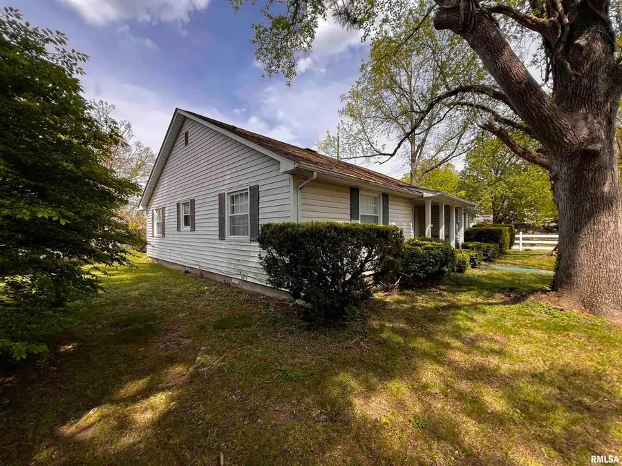 810 E 7th Street, Centralia, IL 62801 - #2