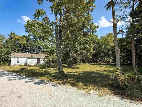 515 S Main Street, Louisville, IL 62858