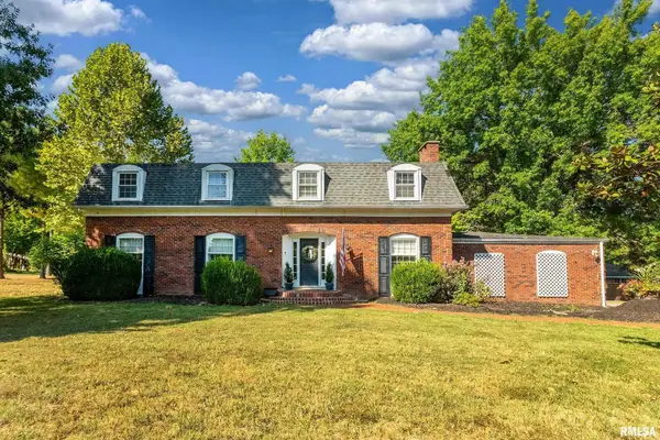 27 W Pinewood Drive, Carbondale, IL 62901