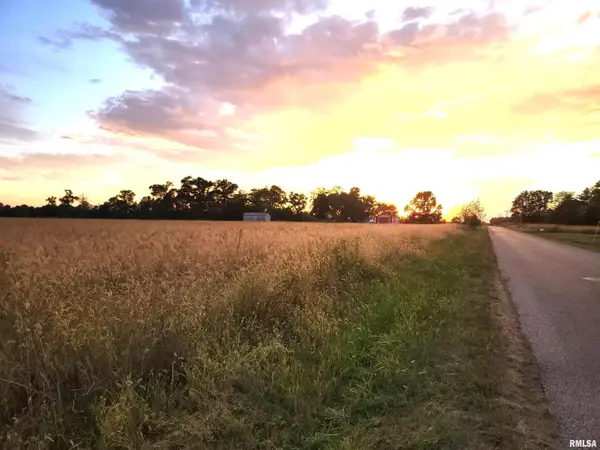 1682 E Coon Creek Road, Flora, IL 62839