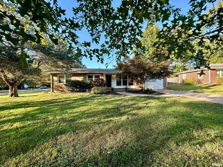 1406 W Taylor Drive, Carbondale, IL 62901 - #2