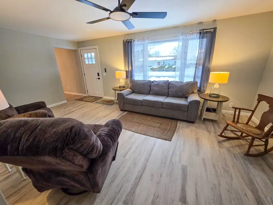 306 Bible Street, Flora, IL 62839 - #3