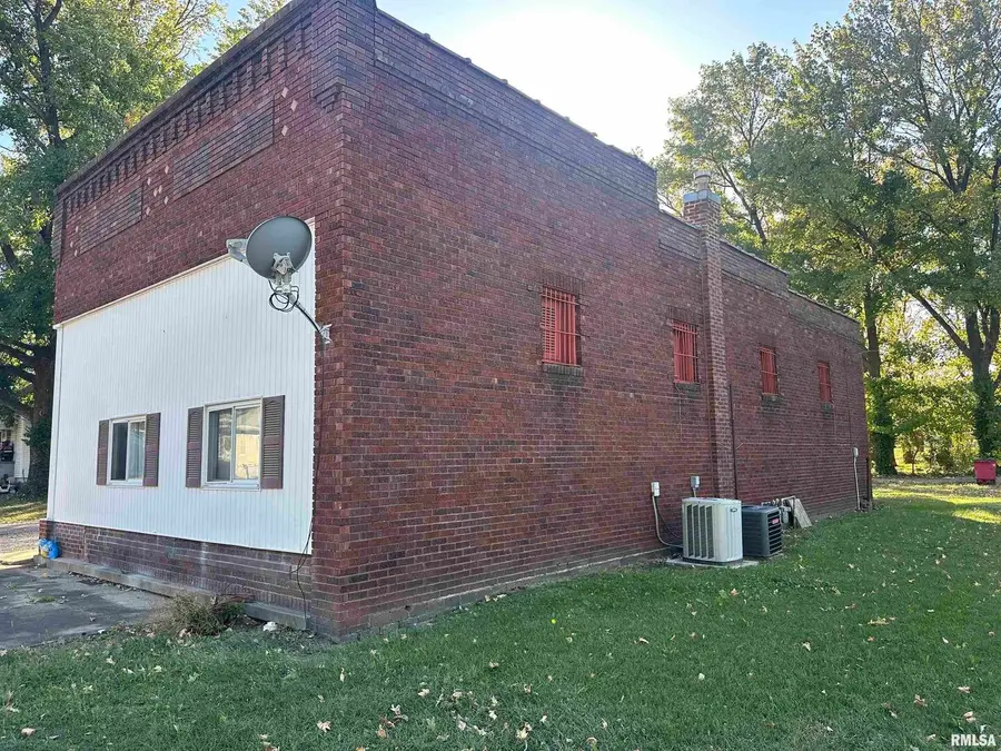 401 N Division Street #A & B, Du Quoin No 1, IL 62832 - Image #3