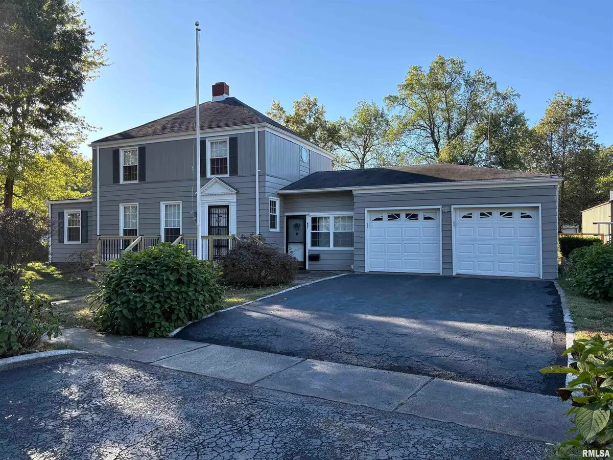 831 E 5th Street, Centralia, IL 62801 - #1
