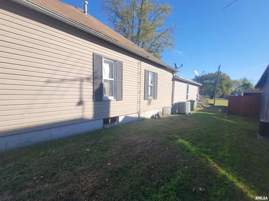 208 N Washington Street, Hurst, IL 62949 - Image #2