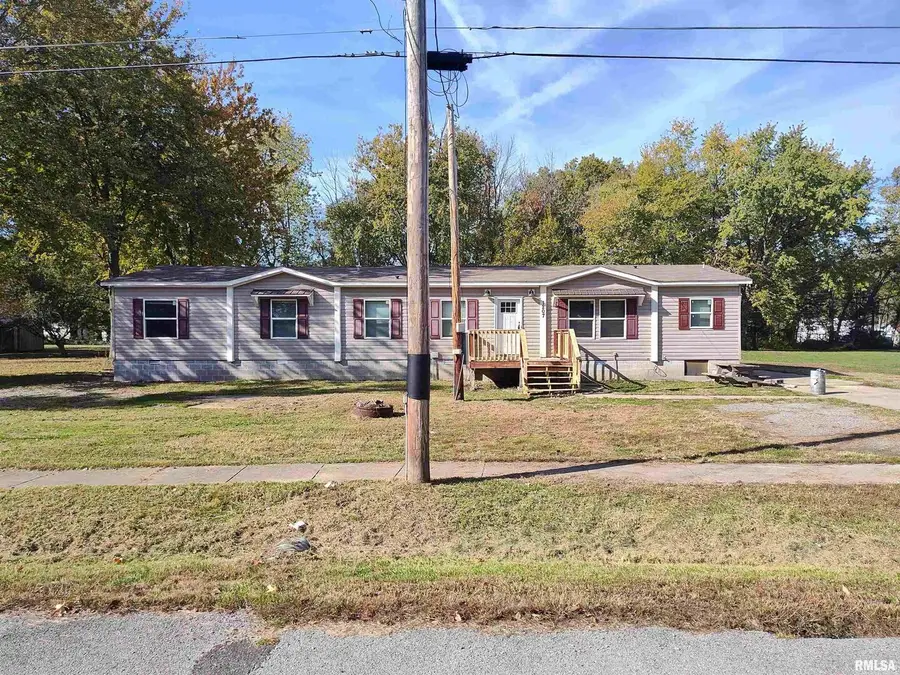 1207 SW 6th Street, Fairfield, IL 62837 - #2