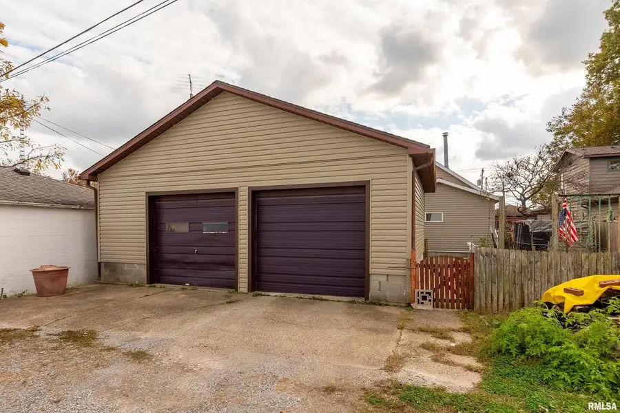 207 W Sylvester Street, Christopher, IL 62822 - Image #3