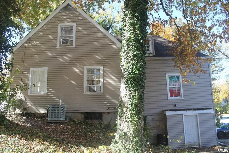 502 W Freeman Street #1, Carbondale, IL 62901 - Image #3