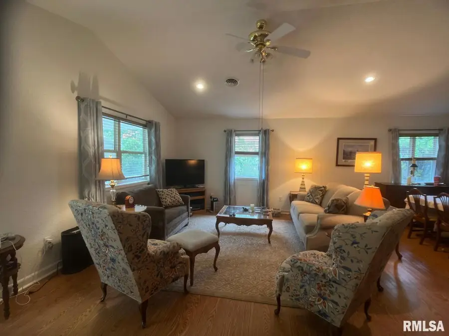 617 N 10th Street, Herrin, IL 62948 - #3