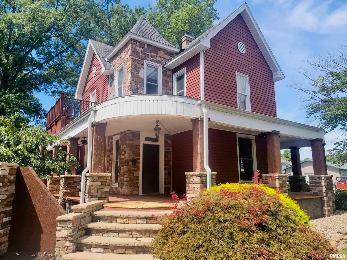 521 N Locust Street, Flora, IL 62839 - #1