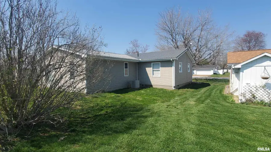 904 S Sunset Terrace Drive, Pinckneyville, IL 62274 - #3