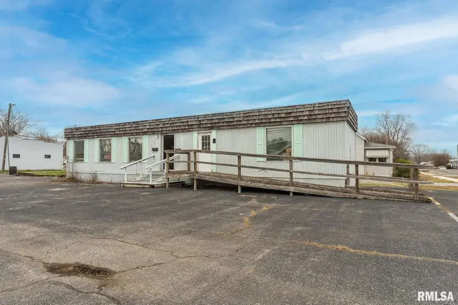 401 S Logan Street, West Frankfort, IL 62896 - Image #2