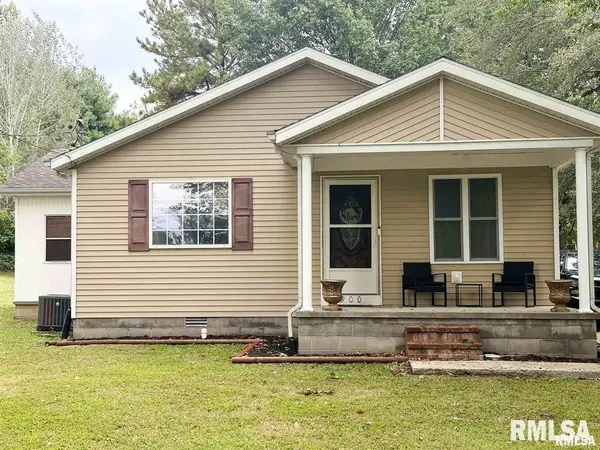 900 W 4th Street, Johnston City, IL 62951