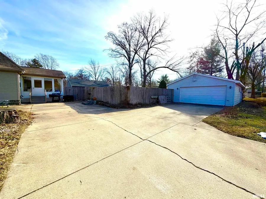 821 E 6th Street, Centralia, IL 62801 - #3