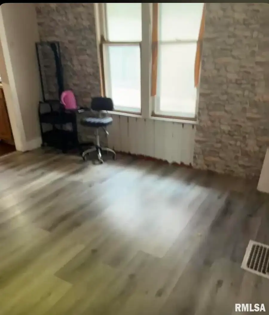 704 9th Avenue S, Clinton, IA 52732 - Image #3