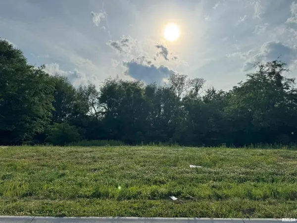 368 Mason Drive, Riverdale, IA 52722