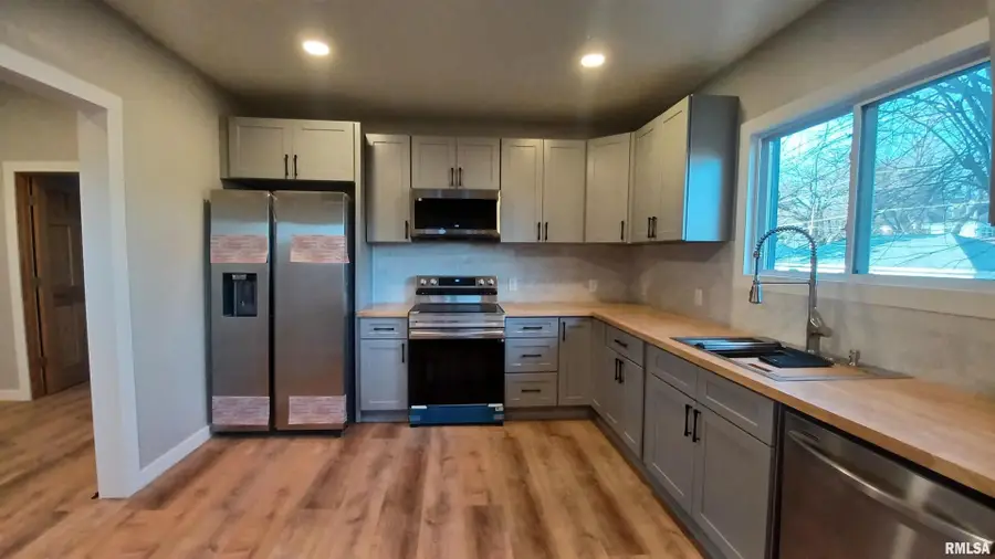 822 6th Avenue S, Clinton, IA 52732 - Image #3