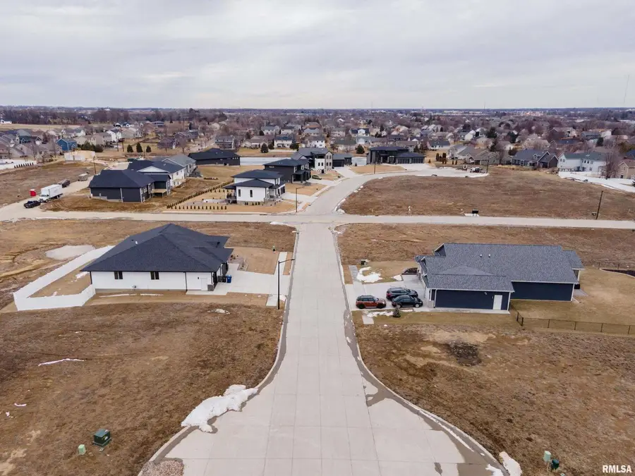 1814 Katie Court, Davenport, IA 52807 - Image #2