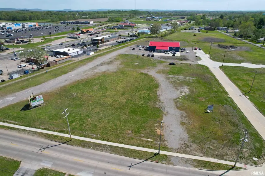 333 E Sloan Street, Harrisburg, IL 62946 - Image #2