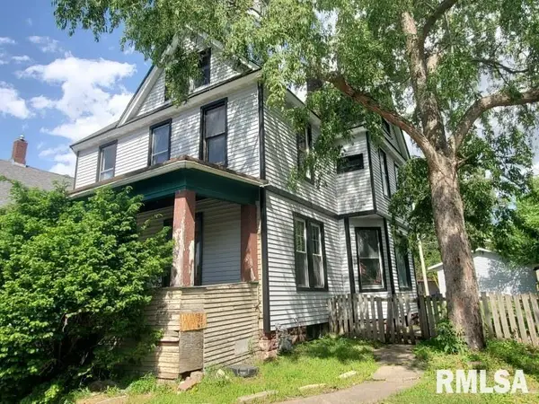 1043 19th Street, Rock Island, IL 61201