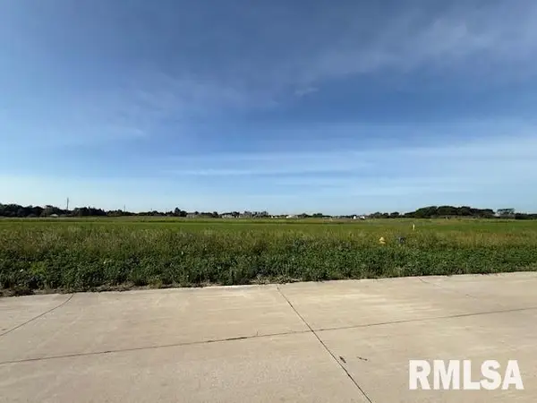 6887 Meghan Avenue, Bettendorf, IA 52722