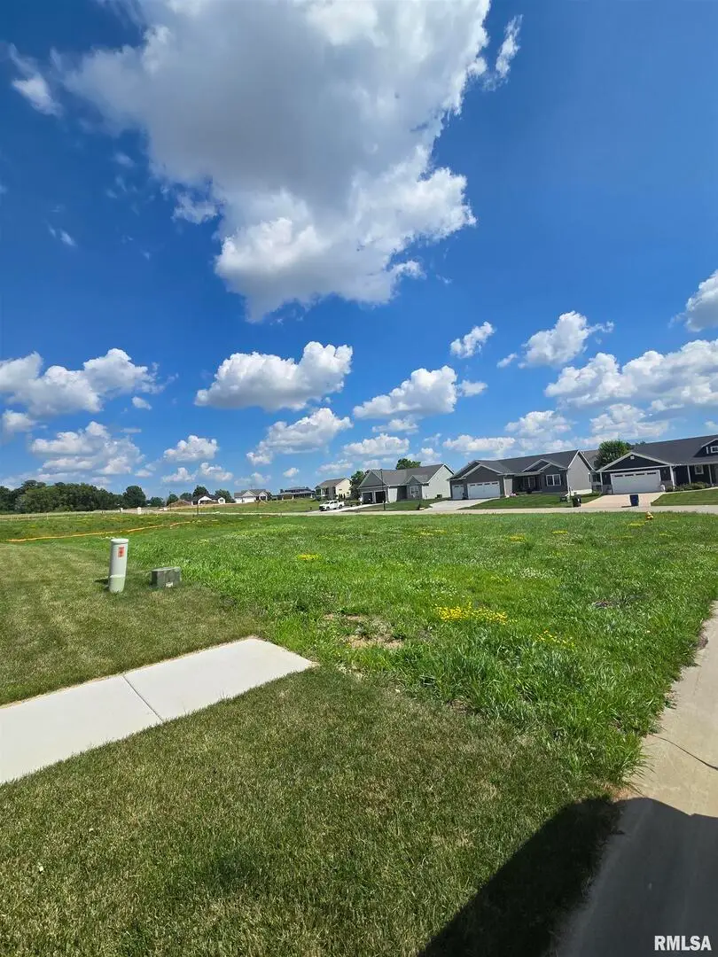 6107 Belle Ct Court, Davenport, IA 52807 - Image #2