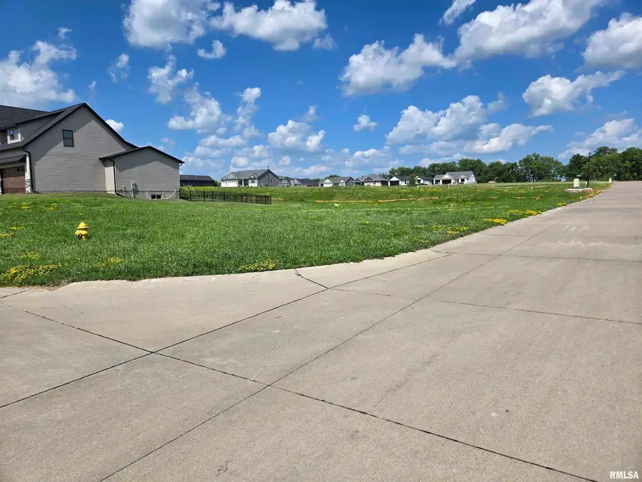 6107 Belle Ct Court, Davenport, IA 52807 - Image #3