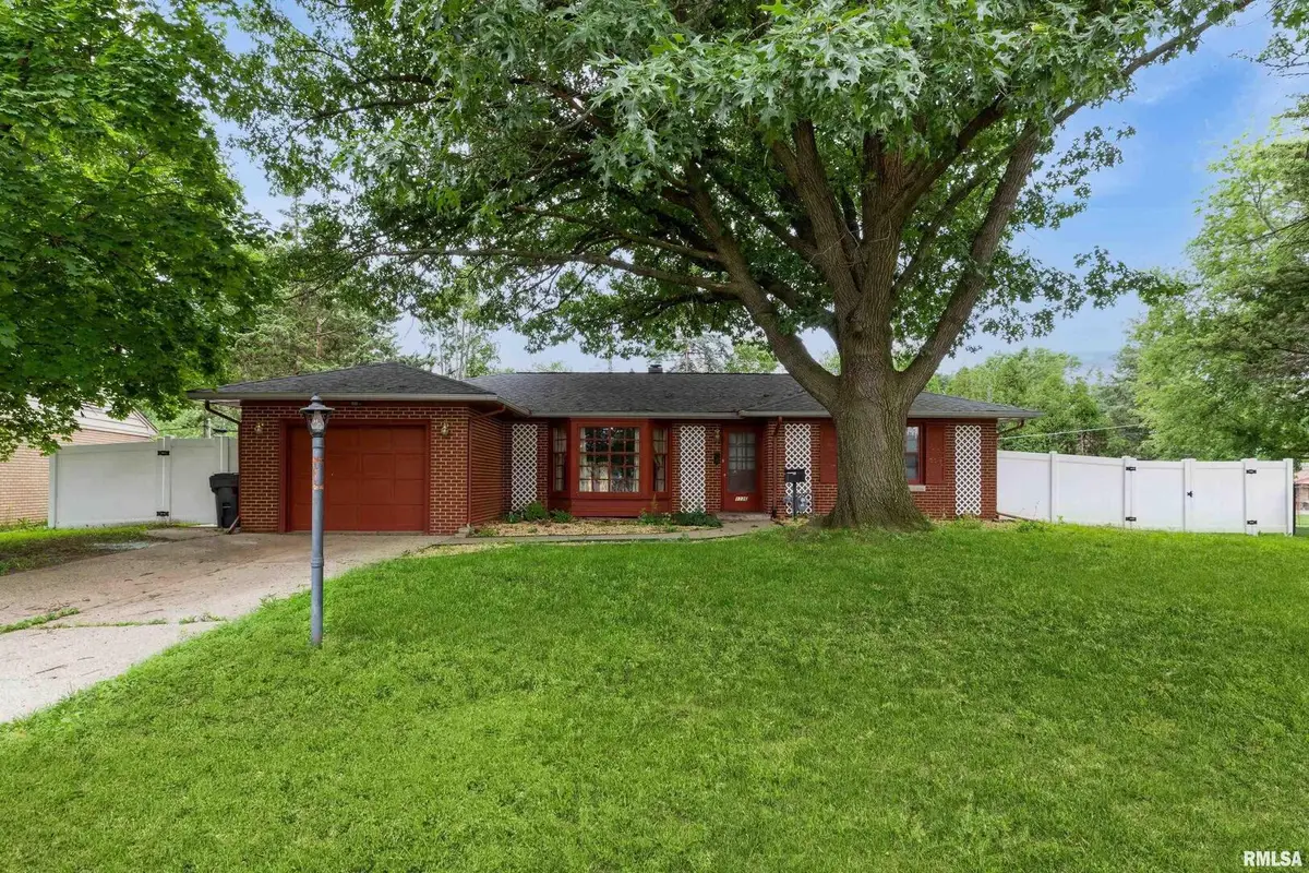 1136 Bobetta Court, Clinton, IA 52732 - Image #1