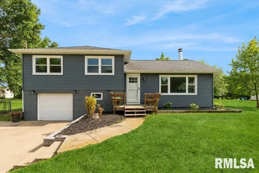 814 Jones Street, Le Claire, IA 52753 - #1