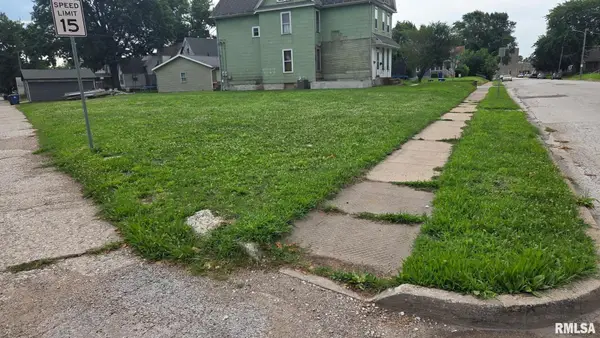 117 S Pine Street, Davenport, IA 52802