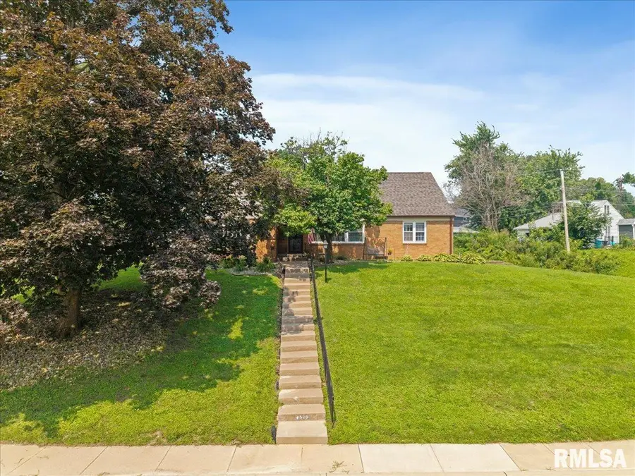 2320 26th Street, Rock Island, IL 61201-4662 - #2