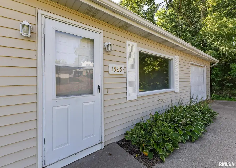 1529 N 8th Street, Clinton, IA 52732 - Image #2