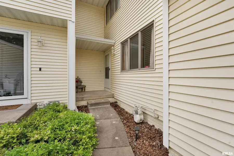 3075 Willowwood Drive, Bettendorf, IA 52722 - Image #3