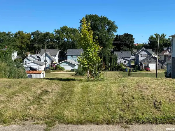 618 8th Avenue S, Clinton, IA 52732