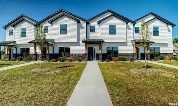 1004 S 4th Street, Clinton, IA 52732