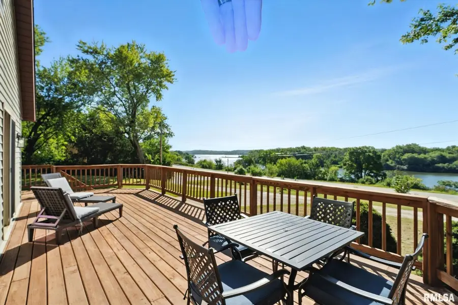 18968 Great River Road, Le Claire, IA 52753 - Image #2