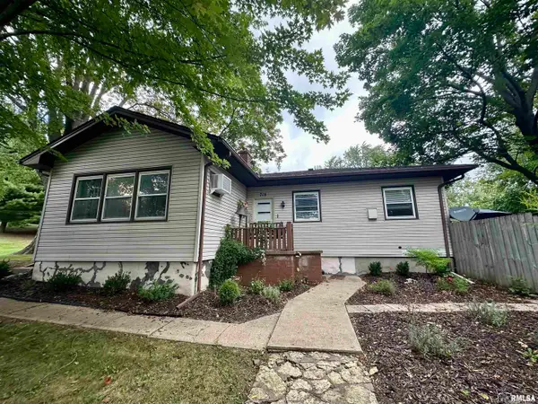 718 17th Avenue N, Clinton, IA 52732