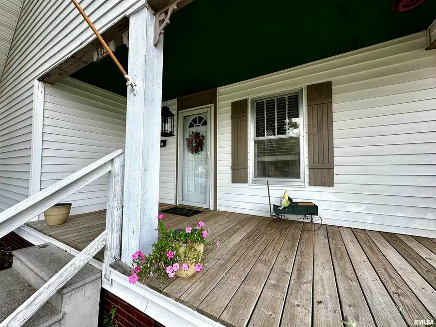 305 W Lincoln Street, Harrisburg, IL 62946 - Image #3