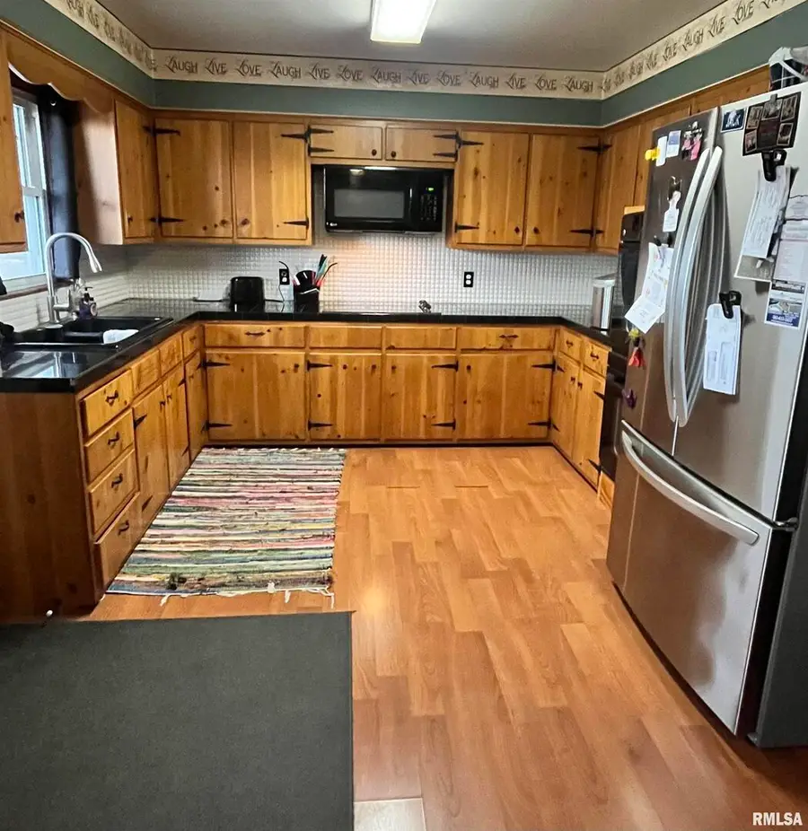 917 S 8th Street, Clinton, IA 52732 - Image #2