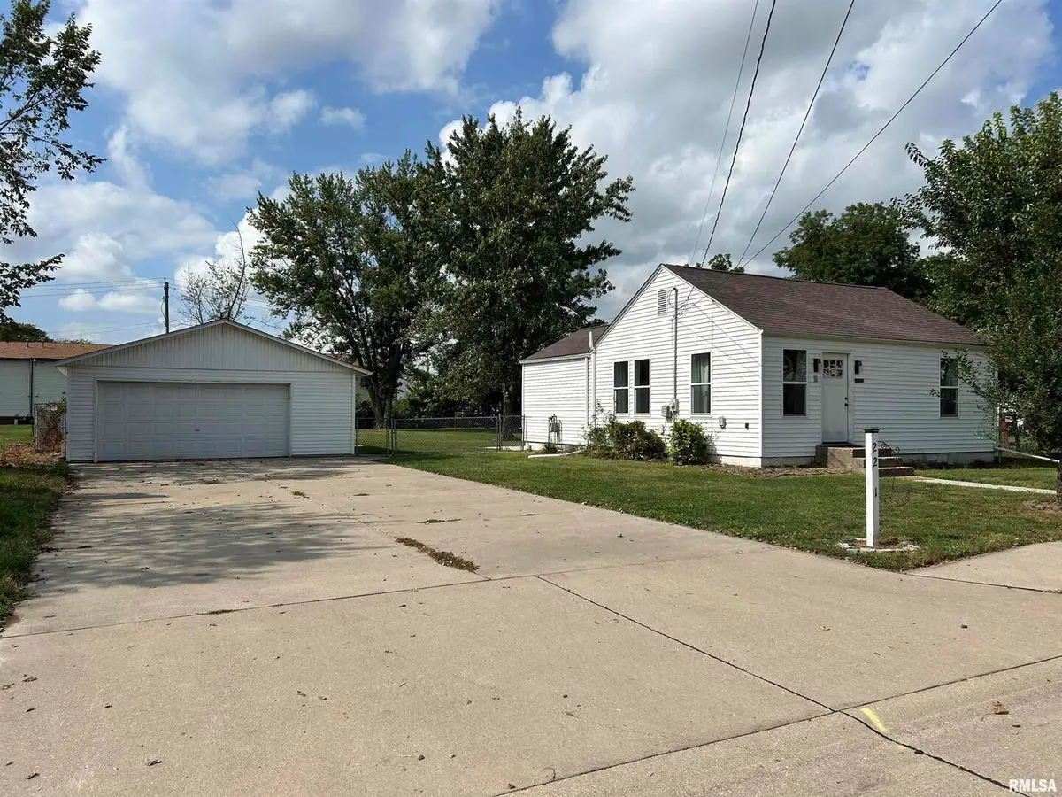 2201 43rd Street, Moline, IL 61265 - Image #1