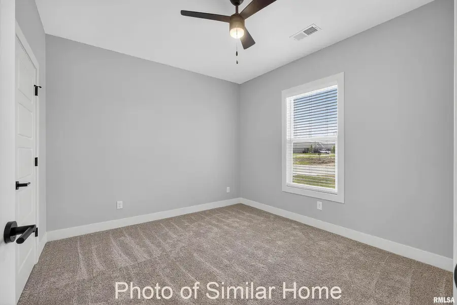 541 N 4th Avenue, Eldridge, IA 52748 - #3