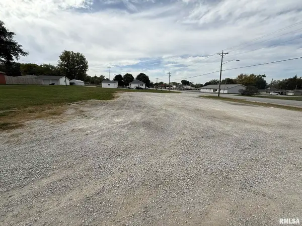 228 E 6th Avenue, Andalusia, IL 61232