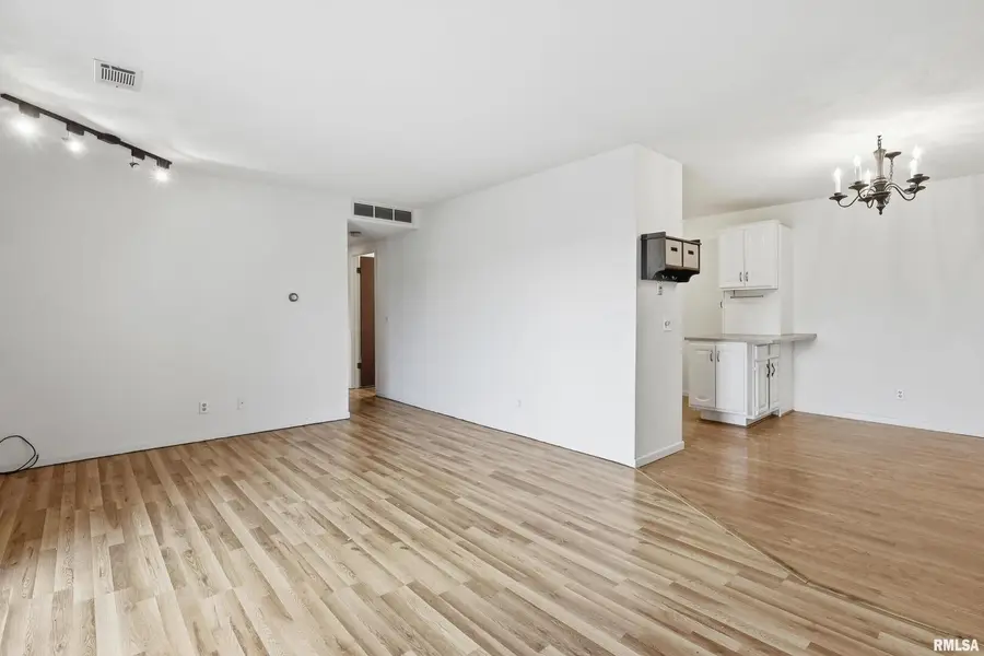 1249 48th Avenue #18, East Moline, IL 61244 - Image #3