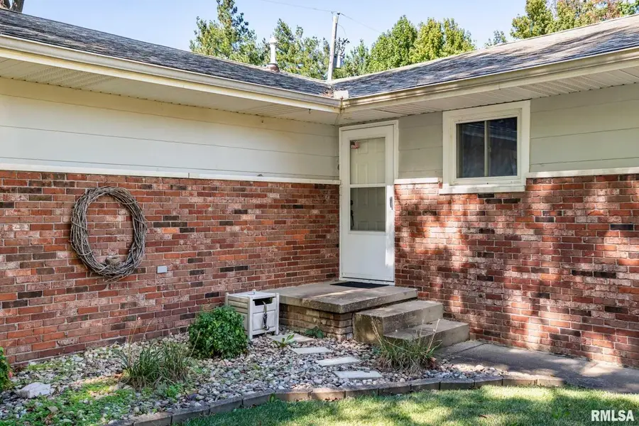 109 Weisbrook Lane, Carterville, IL 62918 - Image #3